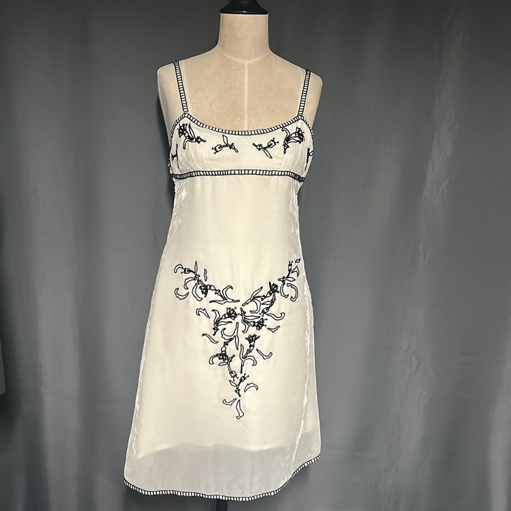 Vintage Prada slip dress in white velvet with black beads . Size xxs